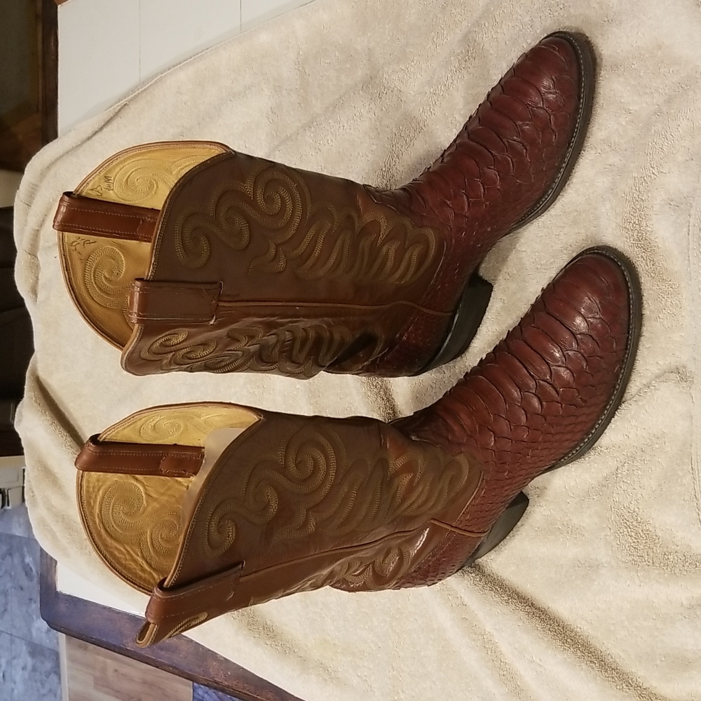 Snake skin Tony Lama men's boots 11D vintage black label
